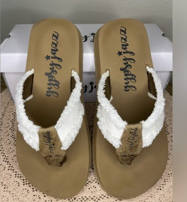 Very G Gjazz Flip Flop in White - #9754-9760